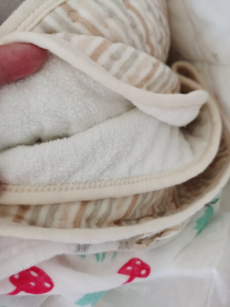 子初婴儿秋冬隔尿垫可洗式宝宝棉尿垫护理垫请问厚度怎么样？反面也是棉的吗？
