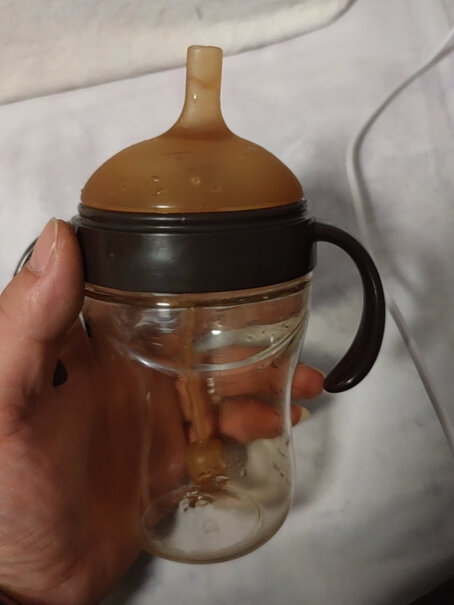 世喜吸管杯婴儿学饮杯用吸管喝奶，管子那么细好清洗吗？