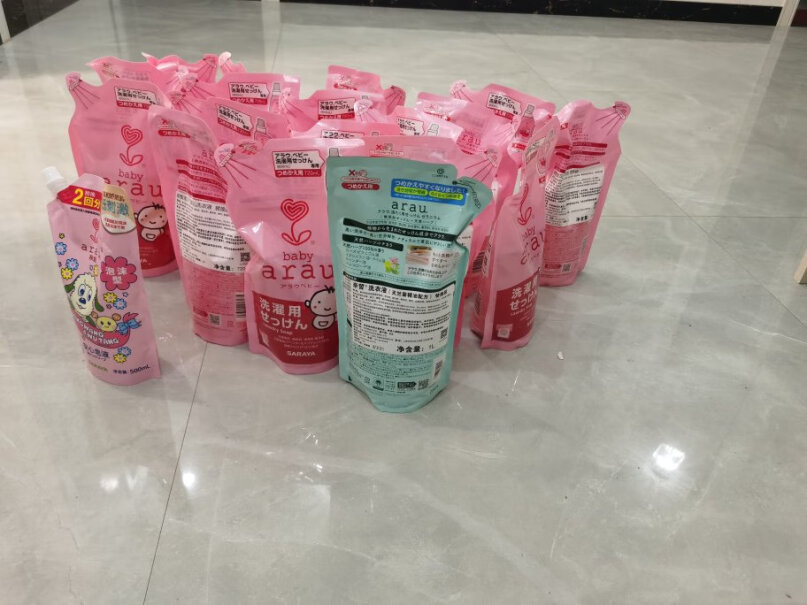 日本亲皙婴儿洗衣液天然植物精华求教！ 这款，和粉色那款有啥区别？