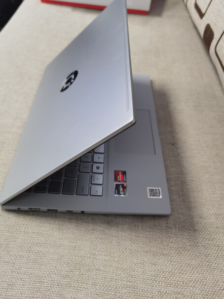 华硕a豆redolbook14高性能轻薄本英特尔酷睿i3可以玩gta5吗?