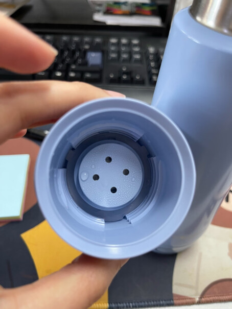 东菱Donlim杯盖有洞，那当杯子用放包里水会漏出来吗？