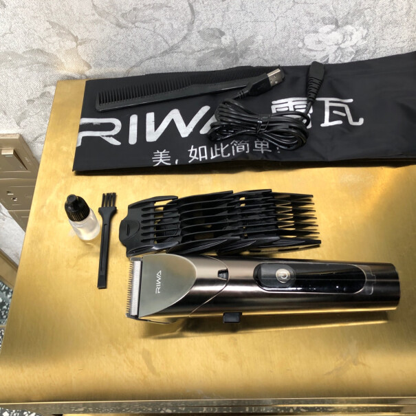 雷瓦RIWA理发器电推剪电池使用持久吗，理发器声音大不大？