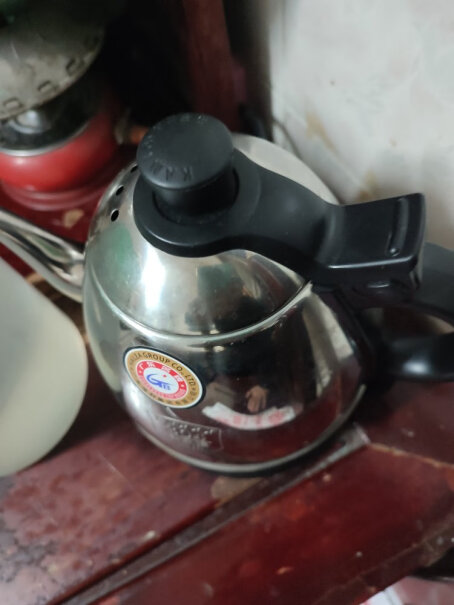 金灶电热水壶烧水壶茶具有开关吗，还是自动断电的。