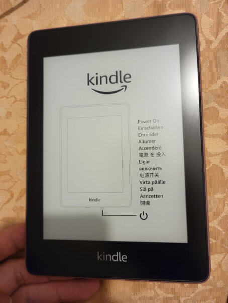 Kindle PW 8G阅读器-书卷礼盒屏幕是不是有点小？