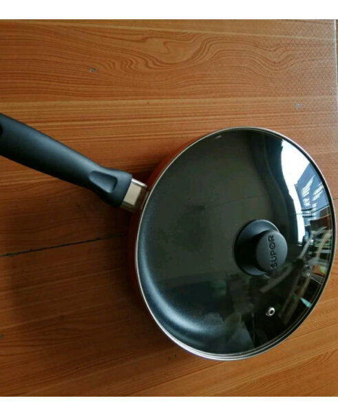 苏泊尔平底锅不粘锅煎锅28cm平底小锅牛排锅烙饼锅多用锅这锅我买了，可是在电瓷炉上用不了。请问是什么原因？