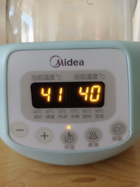 美的婴儿恒温水壶调奶器热奶器1.2L有显示水的实时温度吗？