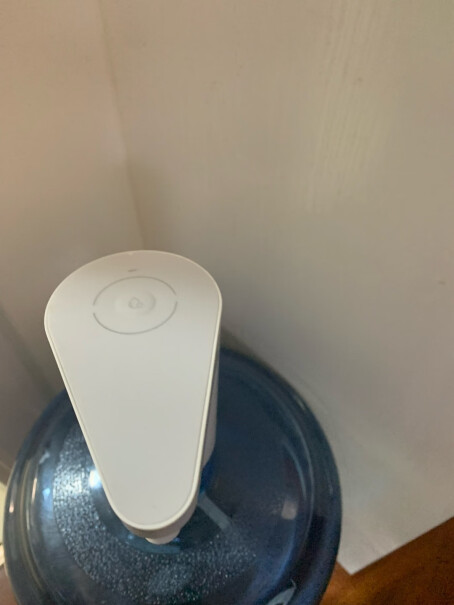 京东京造桶装水抽水器恒大冰泉4L的桶卡得住么？