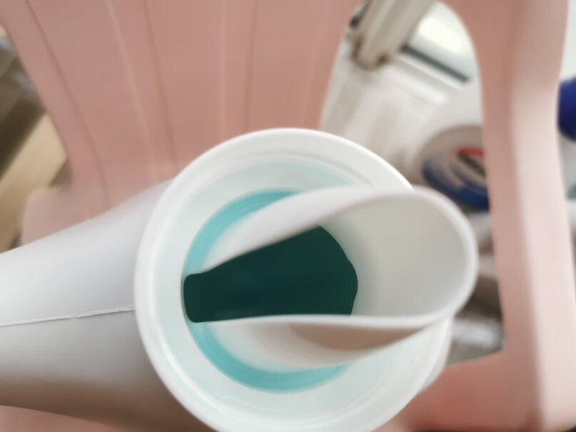 威露士抗菌有氧洗衣液超值组合杀菌率达99%新旧转化这个瓶子和蓝色那个是一个味的吗？