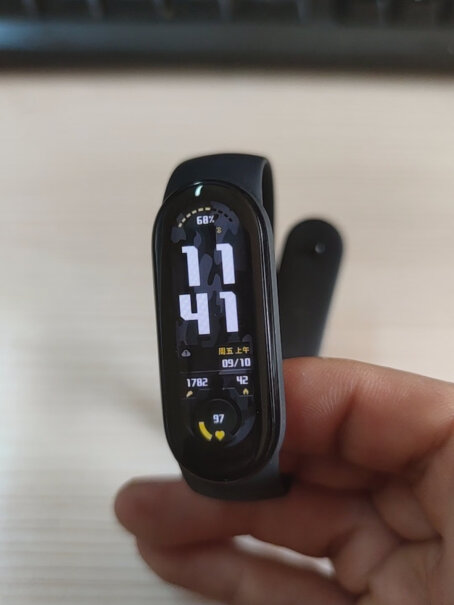 小米手环6 NFC版有抬腕自动亮屏功能吗，自动唤醒的功能？