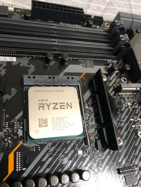 AMD 锐龙5 5600X CPU麻烦问下大佬们：不超频，主板b550吹雪够用吗？