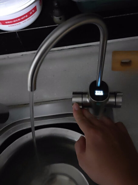 小米净水器家用净水机S1800G厨下式有没有排废管，和自动清洗功能？