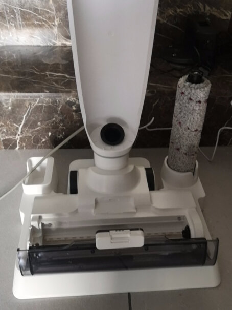 追光无线智能洗地机吸拖洗一体家用吸尘器高速清洁机消杀除菌有没有人在水箱加地板清洁液？