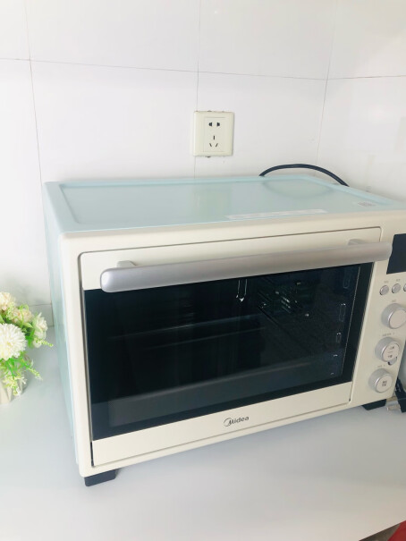 美的家用多功能电烤箱25升上下管能独立调温吗？