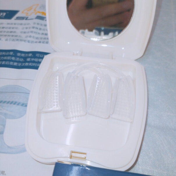 爱牙牙第四代防磨牙套磨牙咬合垫颌垫这个牙套一盒里面是有两个牙套的是吗？