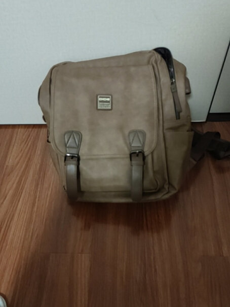迪德DiDe双肩包男士背包大容量电脑包韩版休闲复古学生书包这是皮子还是布的？