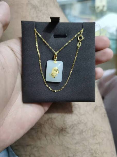 周六福珠宝18K金项链女款O字项链锁骨链这能有几克？