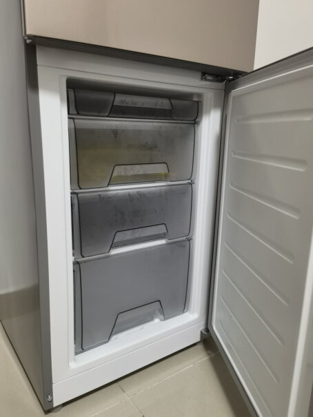 华凌冰箱175升双门两门家电冰箱这个冰箱好吗？结冰吗？