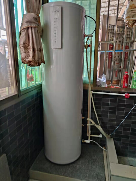 海尔空气能热水器家用200升纯空气能加热水箱要装在高的地方吗？ 水箱是不是必须比出水口高？