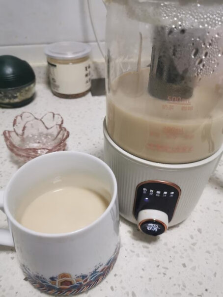 厨技奶茶破壁机家用豆浆机小型迷你静音买过的亲们刀片底下好清洗干净吗？豆浆需要过滤吗？