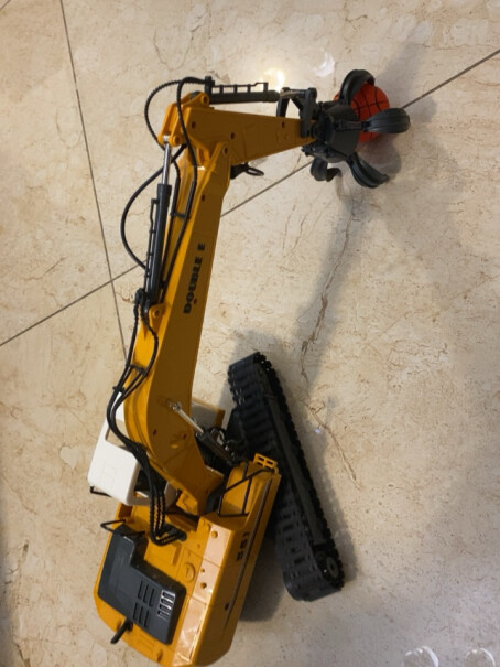 双鹰工程挖掘机挖机遥控车钩勾机工程玩具车模型请问怎么换头？