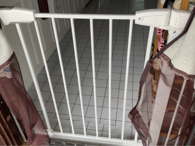 攸曼诚品楼梯护栏儿童安全门栏防护栏我的门宽74CM,尺寸能不能安装上，用途是宠物狗？