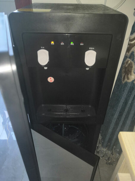 惠田饮水机下置式家用立式温热型容易漏水嘛，有没有塑料胶味？