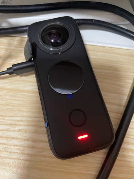 Insta360 ONE X2全景运动相机实体按键是不是按起来很紧很费劲？