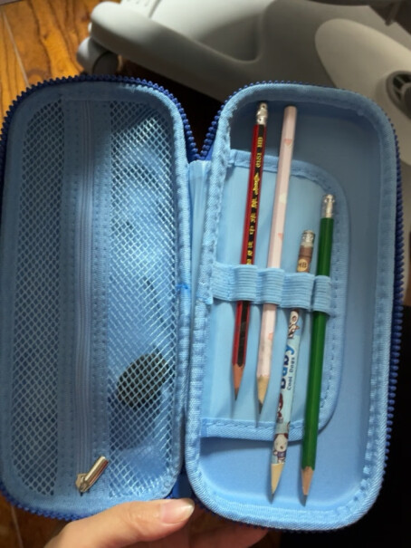 学生文具晨光M&G文具蓝色大容量笔袋EVA文具盒抗压耐摔评测好不好用,真实测评质量优劣！