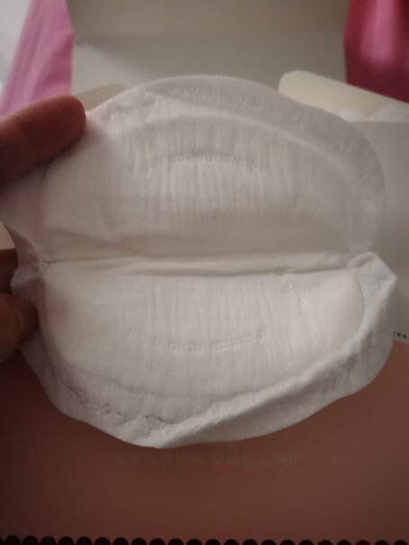 结晶一次性防溢乳垫3D立体超薄透气乳贴溢乳贴喂奶有没有荧光剂？