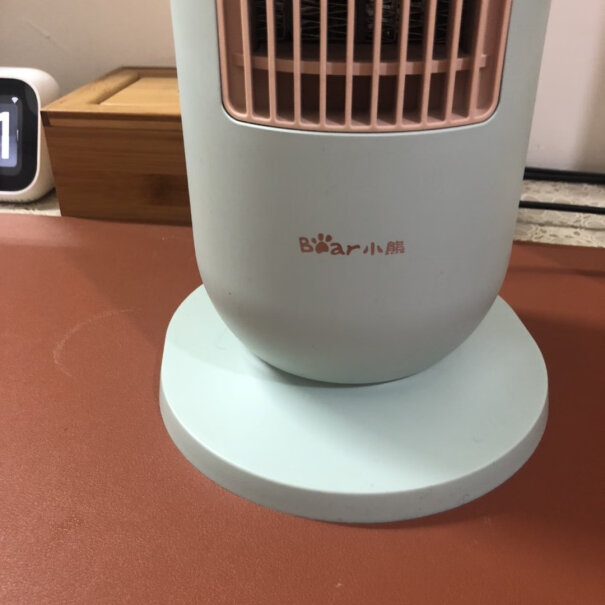 小熊取暖器暖风机电暖气家用大面积电暖器小型立式热风机快速取暖电器桌面电暖风DNQ-C20B1加热后有没有味道？