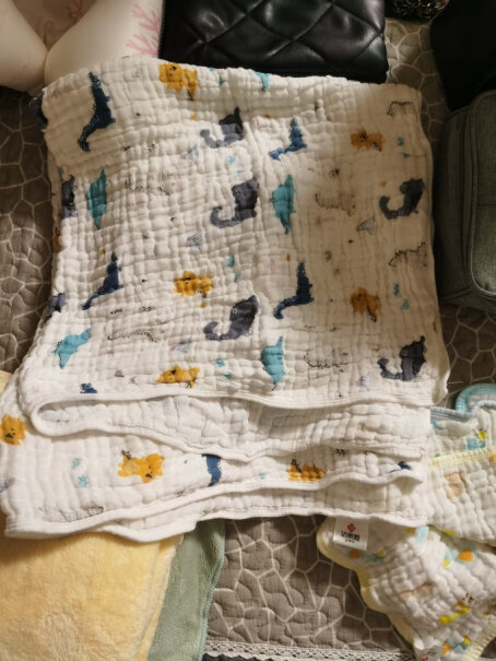 洁丽雅6层纯棉婴儿纱布浴巾是不是会比别的牌子的六层纱薄呢？