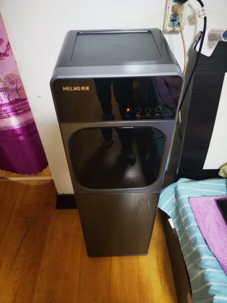 美菱饮水机家用立式办公双开门柜式温热型饮水器MY-L109这款饮水机烧水有没有塑料味？