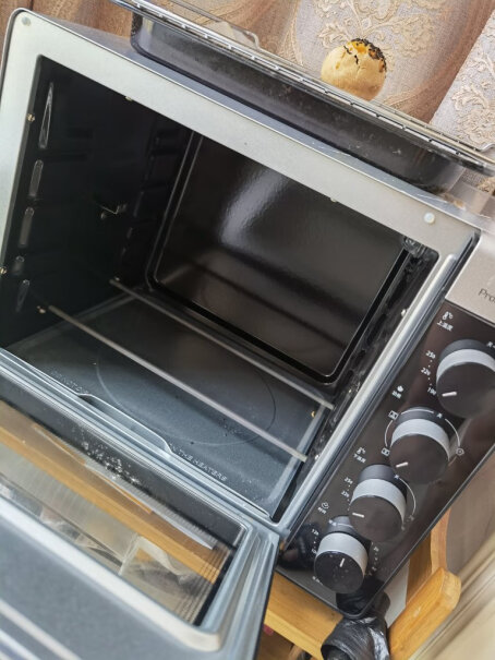 长帝多功能电烤箱家用32升大容量有赠品吗？