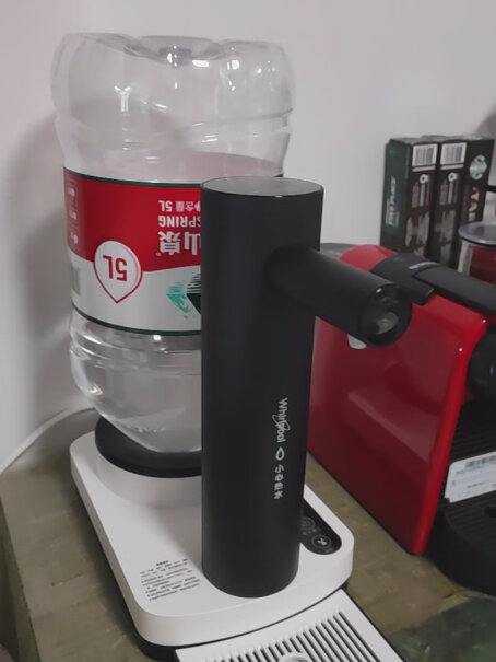 美国惠而浦即热式饮水机家用迷你小型速热台式饮水机热水有塑料味吗？
