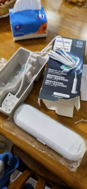 飞利浦电动牙刷充电式成人声波震动米白色电动牙刷HX3216为什么我买的只有一个刷头，赠品呢？