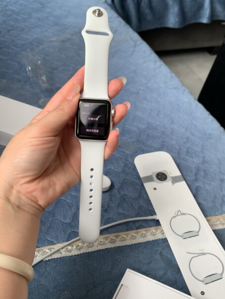 Apple Watch 3智能手表白色是不是很不耐脏？