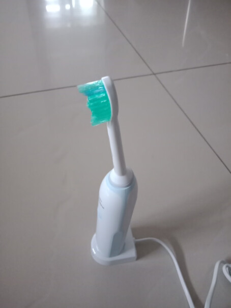 飞利浦电动牙刷充电式成人声波震动米白色电动牙刷HX3216多久充一次电啊？