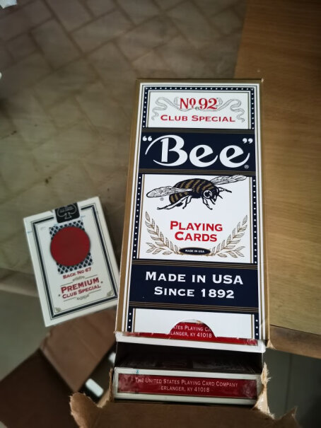 Bee小蜜蜂扑克牌娱乐纸牌这是塑料还是纸质？ ，