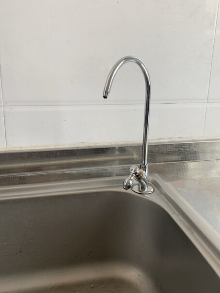 苏泊尔净水器家用厨房自来水过滤器水龙头超滤净水机各位亲，过滤了的水有漂浮物和很多小泡泡吗？