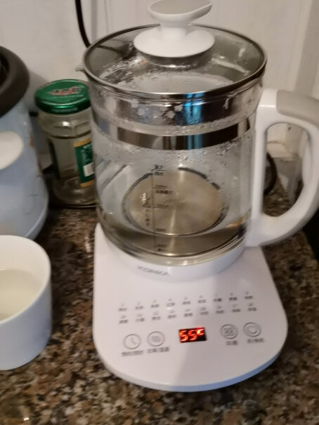 康佳养生壶煮茶器通电后显示器一直亮，按关没反应。这是正常？