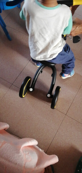 乐卡儿童三轮车便携可折叠童车滑行平衡车三合一TINY左转角度很小是吗？