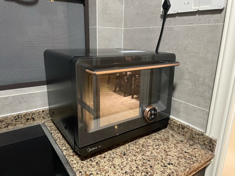 美的微波炉智能微蒸烤一体机请问大家烧烤烘培灯管亮吗？