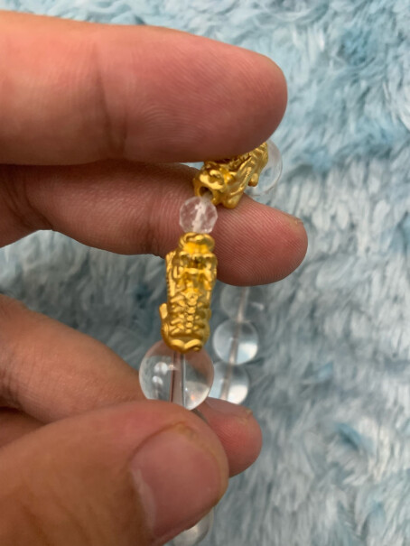 老庙黄金铜钱貔貅手链3D足金999硬金礼物这款黑珠子小吗？男生可以带吗？