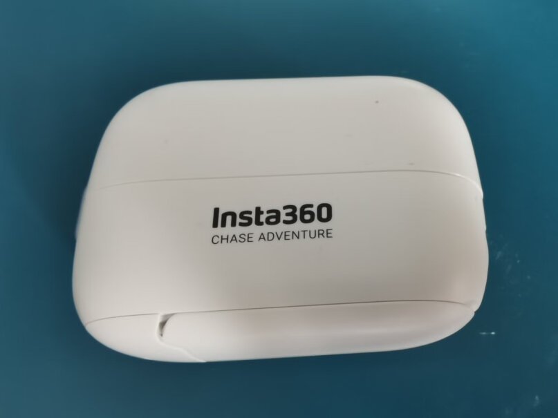 Insta360 GO 2宠物套餐标配有没有头颈挂绳和镜头保护盖呢？
