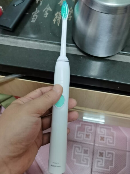 飞利浦PHILIPS电动牙刷充电的还是用电池的？