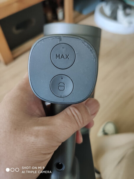 京东京造家用无线手持吸擦一体吸尘器Q11你们用着不发烫吗？ 我用了几分钟就非常烫手。