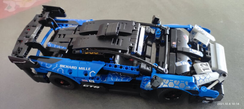 乐高LEGO积木机械系列专卖店会标明先后顺序 这款保时捷911拆开小包装上没有标明123不知道先从那包开始 你们的是不是这样？