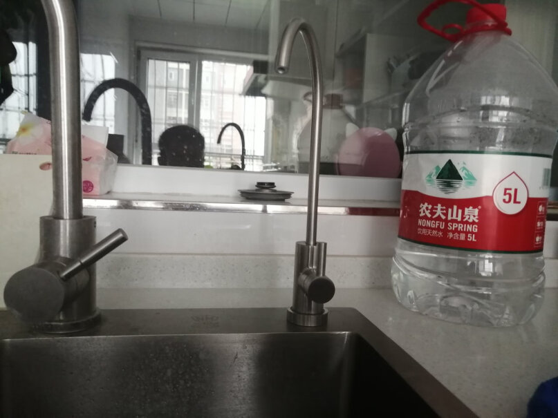 小米MI净水器400G废水是否可以引到上面的洗菜盘里排走吗？