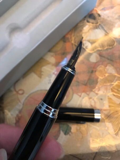 英雄钢笔382商务办公铱金钢笔签字笔带钢笔水吗？
