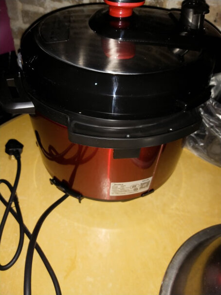 美的电压力锅家用5L双胆高压锅高压煮汤锅智能多功能电饭煲内胆是什么材质的？了解后好保养。